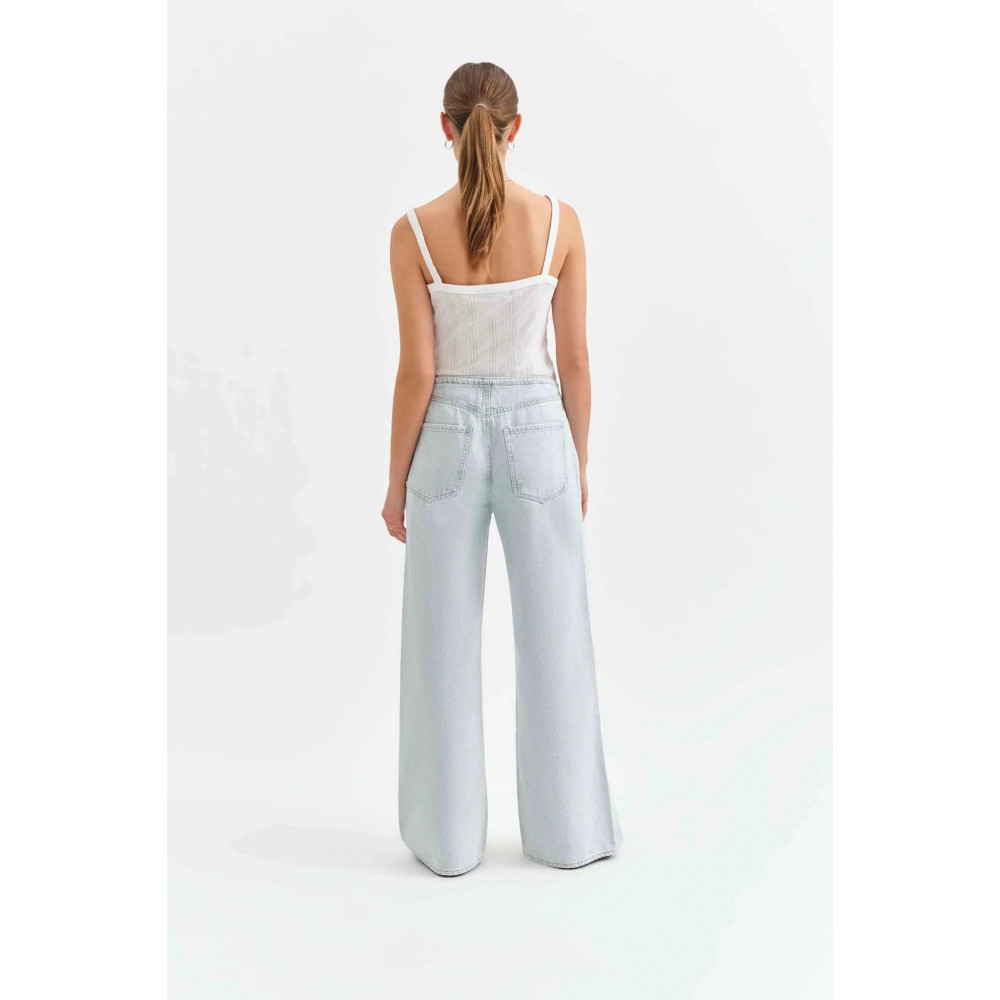 Ámbar Mid Rise Wide Leg Jean