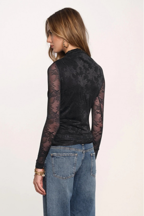 Eternel Allure Lace Top