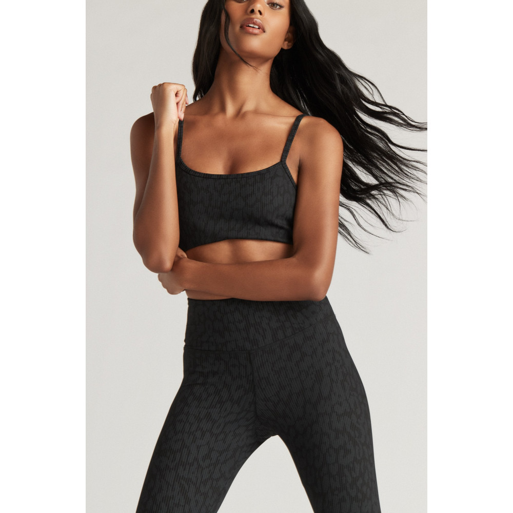 Valor Embossed Ankle Legging