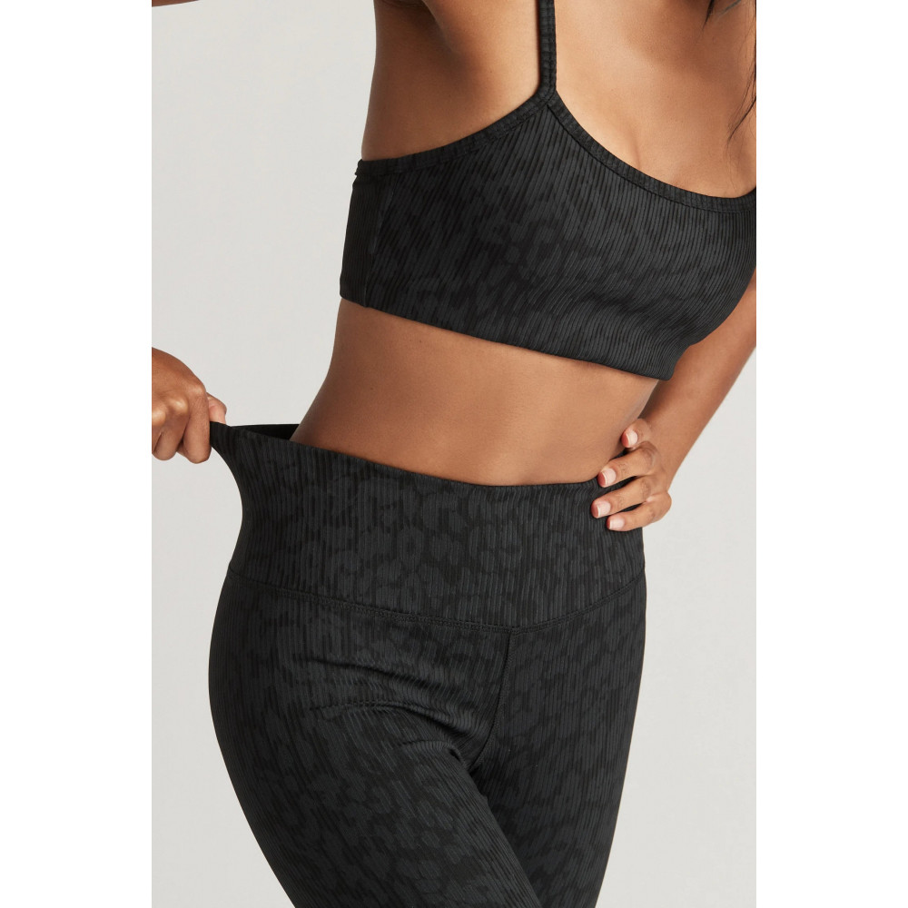 Valor Embossed Ankle Legging