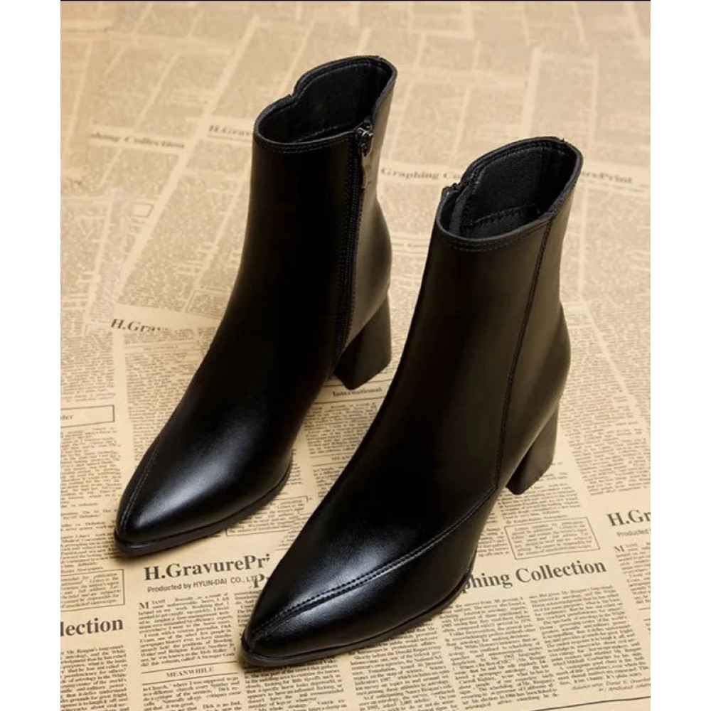 Outline Flow Boots